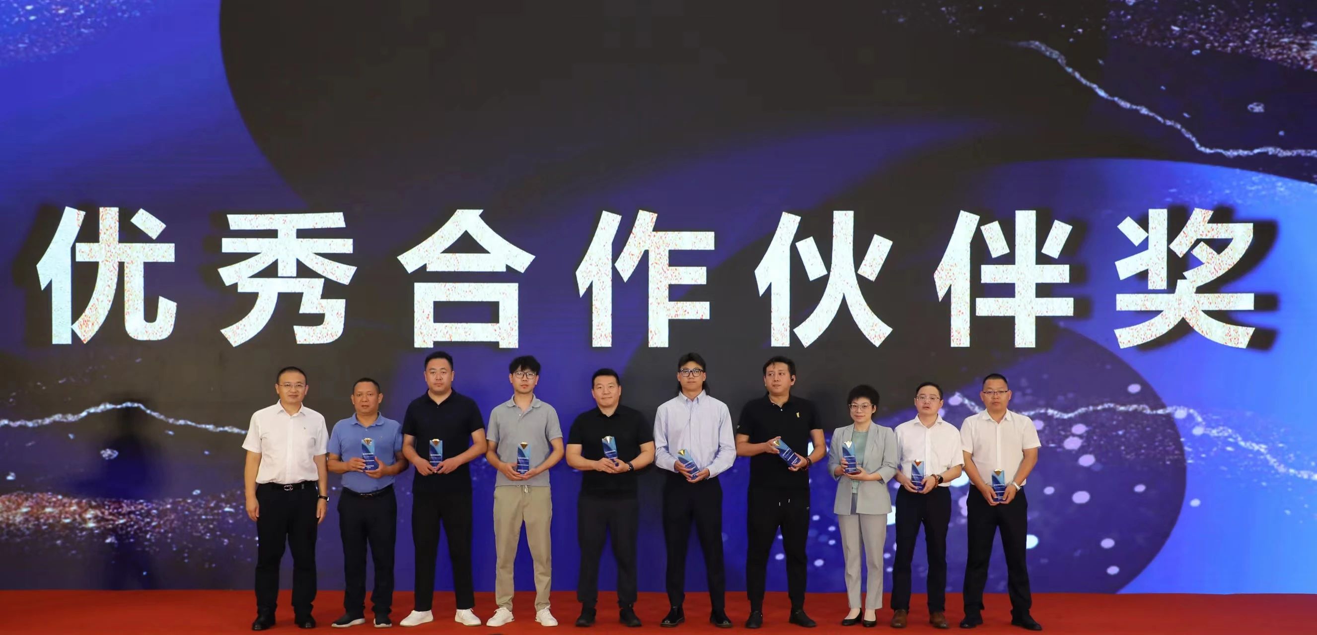 Ѷ |8ͷΨһٷվϷٻҩе